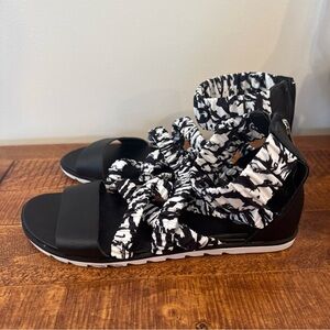 Sorel Sandals Womens Sz 10.5  ELLA II Ruched Ankle Strap BLACK/WHITE Zip Back